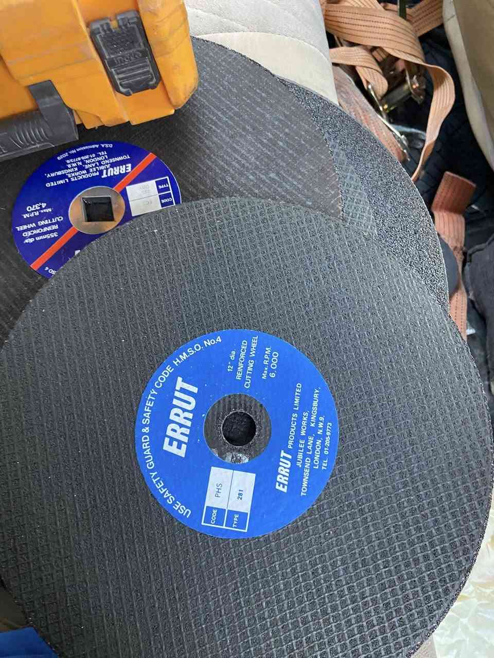 السلام عليكم عندي كميه كبيرة من ال حجرات
هذي نماذج منهن 
*********** بغداد حي العامل
