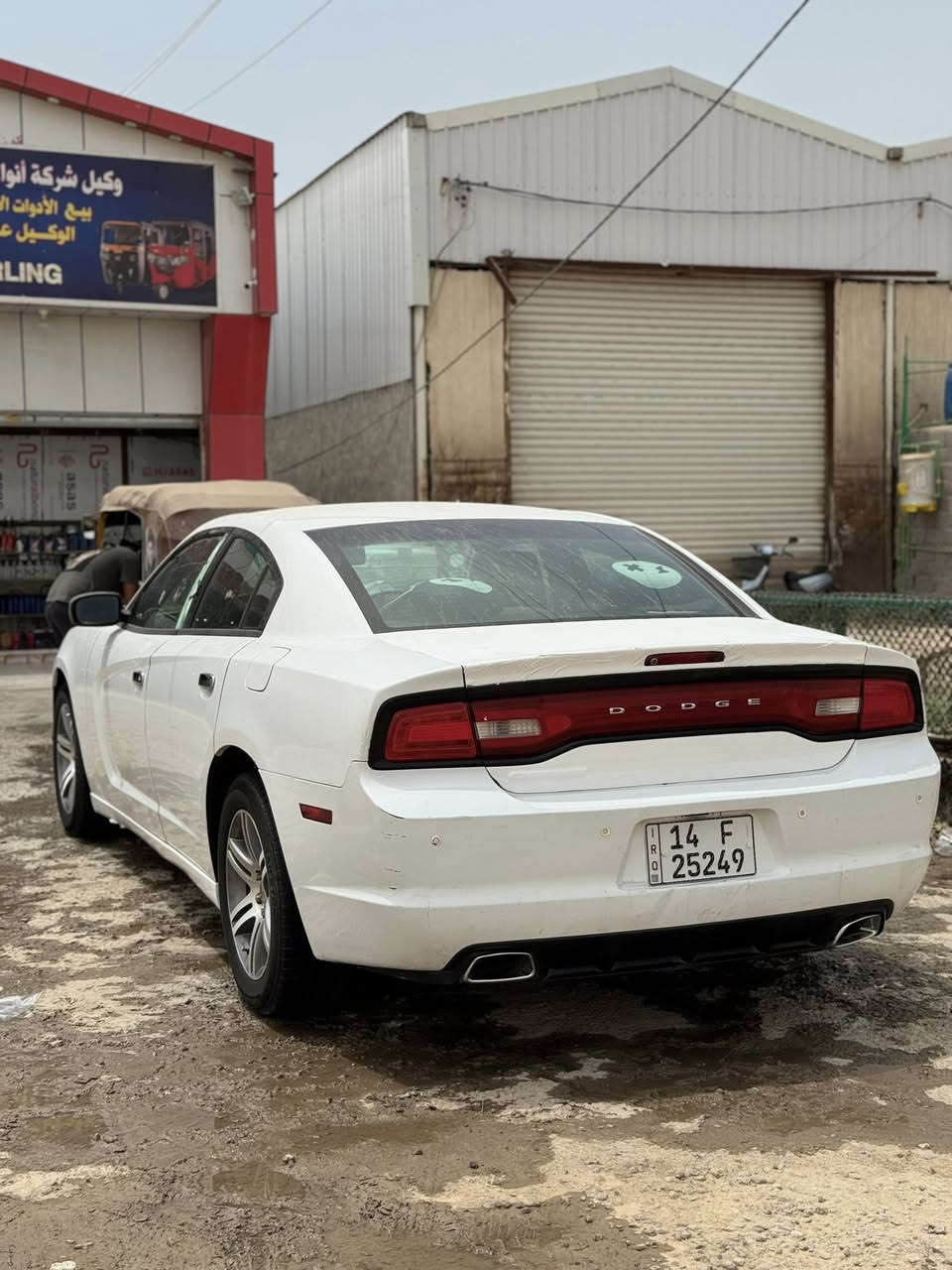 سلام عليكم جارجر مديل 11 للبيع 
السيارة مكفوله من الضربه ومن الكصه 
السياره جاهزه
ما ناقصها شي دواخل جديده كير ومكينه خير من الله 
مكينه 3600 
تتدفئه تبريد كهربائيات مكفوله 
رقم سيارة بصرة سيارة بسمي 
سعر السيارة 145 وبيها مجال قليل 
مكان السيارة البصرة القرنه رقم تلفوني ***********
