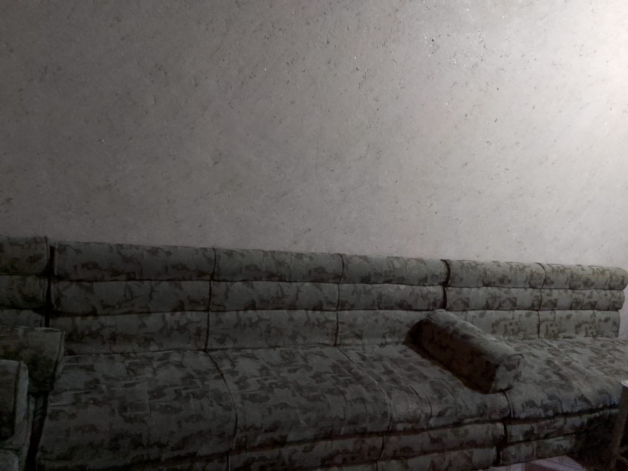 قنفات او ديوان يكفي 15 نفر استخدام نضيف للبيع بسعر 300 الف للاستفسار اتصال ع رقم *********** عنوان بصره تنومه
