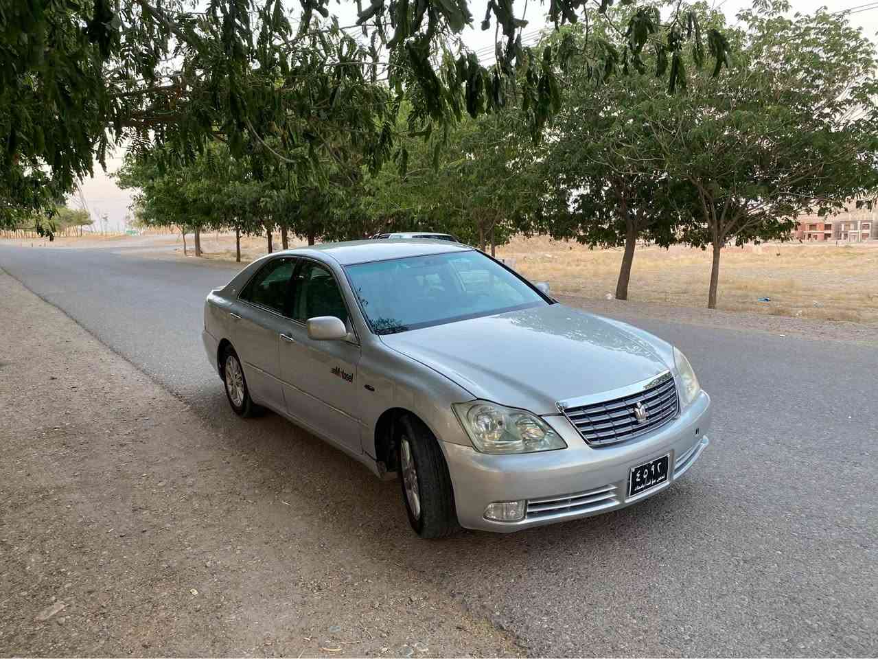 شاهينة 2004 براوة. 
تايةي تازةية 
مەسروف کراوە. 
بجوك بة بجوك 180. بي دوكةل.
 رونو فلتةر تازة گوراوة 
هايدروليكي گير تازة كوريومة. 
كود كراو هةموي بةشةرت. تةبريد بةشةرت گير مةكينة ئةكسل هةموي بةشةرت. 
***********…….
***********…… كالار, السليمانية
