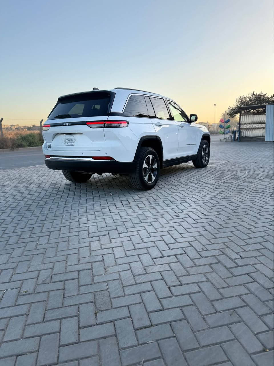 السلام عليكم جيب كراند شيروكي 4XE 2024 وارد امريكي
           

‏Jeep Grand Cherokee 4Xe 2024 2.0L

         حجم المكينه : 2000  تيربو + هايبرد + بلك ان 

المسافة المقطوعة : 30 الف ميل

حادث السياره : باب خلفيه معدله و مصبوغه الوره السكن
                         

          حالة الايرباك : سليمه بدون ايرباك

#مواصفاتها

1.بصمه

2.ستيرن تدفئه

3. تشغيل عن بعد

4.دمام خلفي

5.كشنات جلد

6.كشن السايق ميمري

7.كشنات كهرباء

8.صندوك كهرباء

9.حساسات خلفيه

10. قطع تبريد 

11.اشاير بالمري

12.رادار امامي

13.رادارات 360

14.ثلاث وضعيات قياده

15. بنوراما فتحتين

16. كير ماوس

17. نظام منحدرات

18. هيترات بالكشنات 

19.ويل كب كروم

20.لايتات لد

21.بكلايت لد

22.كشافات

23.بصمة ابواب

تستلم مرقم و جاهز بسم المشتري مباشر

#السعر : 325$ و بيه مجال 

تفاصيل اكثر هذا ☎️رقمي ***********تحياتي 

مكاني بغداد الزعفرانيه بغداد, العراق
