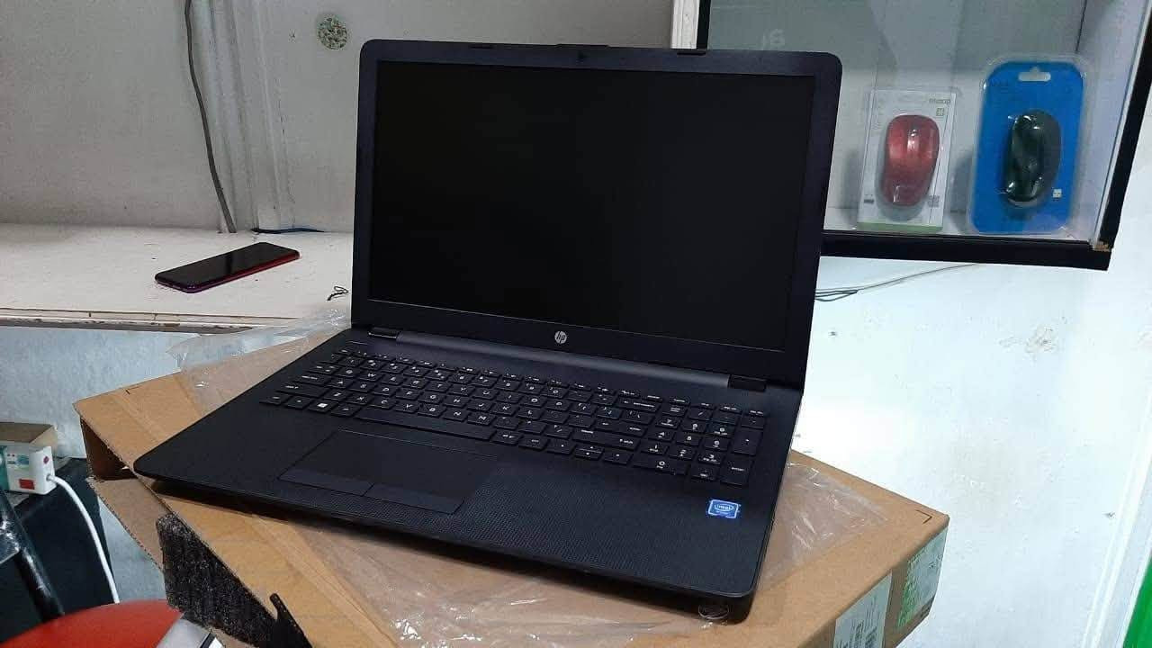 HP Laptop 15-ra0xx

Intel Celeron N3060 @ 1.60 GHz
1 Processor, 2 Cores

Ram : 4.00 GB DDR3
Hard Drive : 245 GB HDD
شغال شرط نظافة 100
تريد ويندوز او Chrome Os Flex
بطارية تدوم 5 ساعات و اكثر + شاحن شركة
اعلي سعر ابيع


**إذا كنت صاحب هذا الإعلان وتريد حذفه لأي سبب، رجاءا أرسل رسالة إلى الدعم الفني**