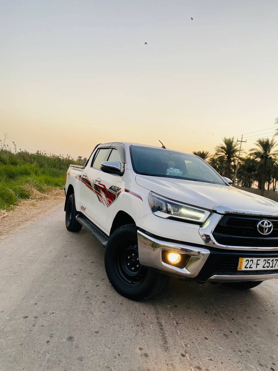 السلام عليكم 
هايلوكس للبيع (2023)
السيارة كفالة عامه بحاله الوكالة 🫡
شركه ساز فول مواصفات 

كير _ محرك _ اكسن بعدهن شركه 

السيارة ماشية (90) حقيقي 
كير عادي 
البنيد جكات 
حساس خلفي 
كامرة 
الكشنات تدفئة تبريد 
شاحن 
رقم أربيل الدولي 
***********
***********
