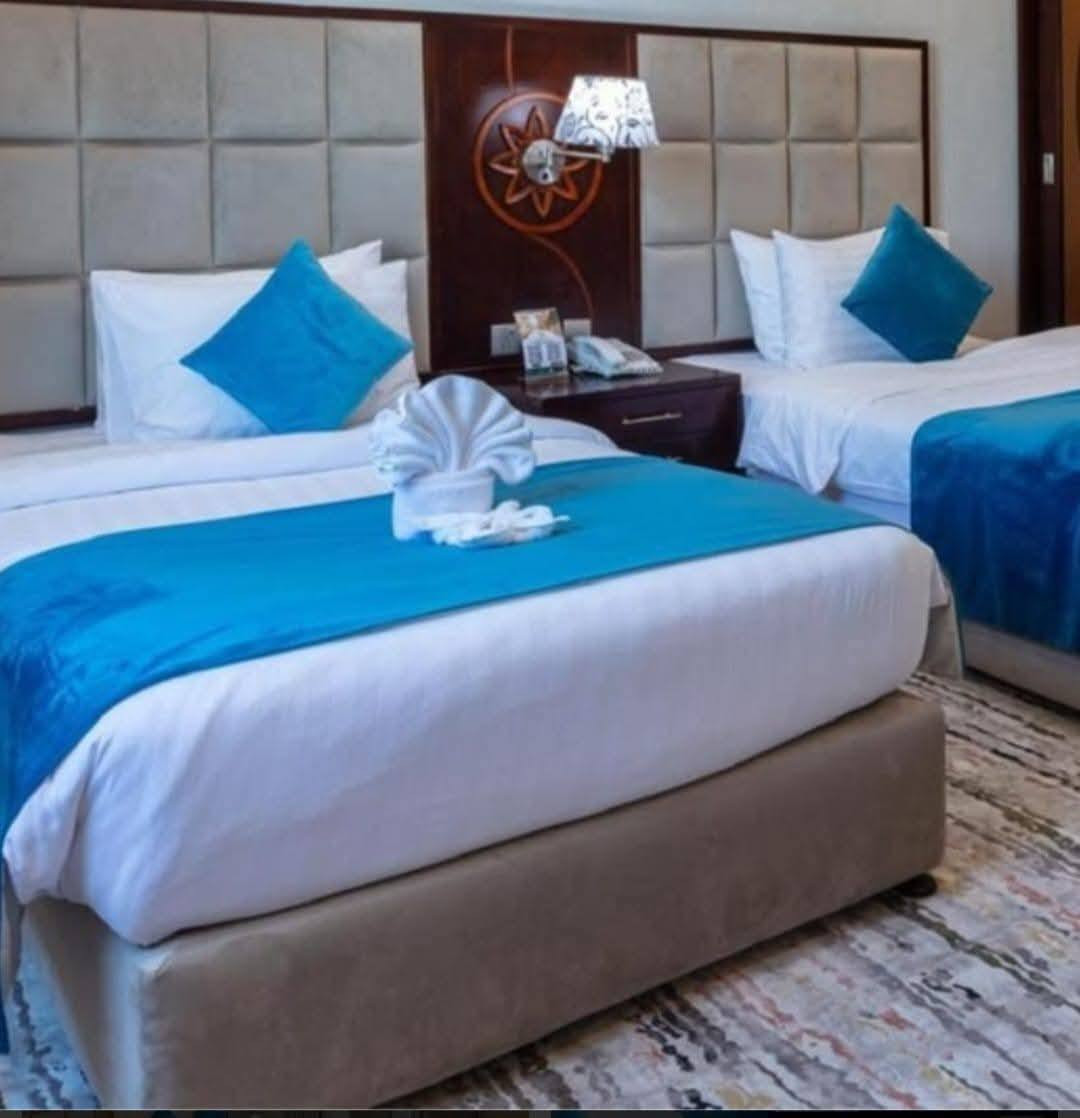 فندق مارينا ڤيو يرحّب ترحيباً حاراً بجميع ضيوفه الكرام، ويقدّم خدمات متكاملة لضمان إقامة مريحة ومميزة. نسعى دائماً لتوفير كل احتياجاتكم بأعلى مستوى من الجودة.
خدماتنا:

- فطور صباحي متنوع يحتوي على أكثر من 15 نوعاً من الأطعمة
- كهرباء متوفرة على مدار 24 ساعة
- موقف سيارات مجاني للنزلاء
- واي فاي سريع ومجاني في جميع أنحاء الفندق
- تكييف وتدفئة في جميع الغرف
- خدمة الغرف متوفرة باستمرار
- تنظيف يومي للغرف
- خدمة غسيل وكوي الملابس
- استقبال متوفر 24 ساعة
- كاميرات مراقبة لراحة وأمان أكبر
- خدمة حمل الأمتعة
- صالة جلوس ولوبي حديث
- بعض الغرف تحتوي على شرفة وإطلالة جميلة

📞 للتواصل:
***********
***********

نحن في فندق مارينا ڤيو بانتظار زيارتكم لتجربة إقامة مميزة لا تُنسى 🌟
