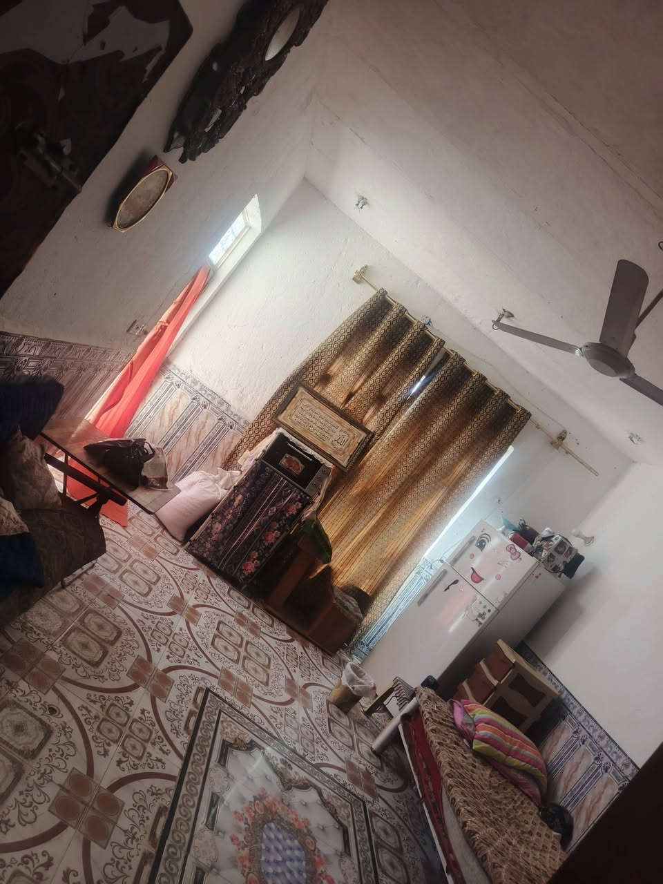 سلام عليكم أقره زين  رحمه أبوك ومك بيت للبيع سبب بي أربع عوال الله يحفظكم سبب لهوسه  لبيت نضيف من أساس للفوك بيت حديث بس اني اكلك يرادله ترميم بيت نضيف مساحه 200 طابقين غرف 4 صاله 2 حمام 2توليد 2 سعره أخو بلاش روح عامل عل قطع ول بيوت جارك ارقه جار ناسه خوش ناس مقابيلك ساده وصبيح وبصفك ربيعاوي وساعد أهالي زيرج وحرشاوين ارقه جار يمك معروفه دوانم يم طاقه أبو رمانه يسمونه حيه سلام كامل لخدمات ماي مجاري كهربا كله جديد وبيت جوه سوك مستعجلين عله بيعه كاع زراعي مو شراي رحمه لمك لا تعبني نطيتك تفاصيل لبيت ول سعر 90 وبي مجال  تصل ونطيك تفاصيل احسن*********** لبيت تأخذه منه تربح بي من تريد تبيعه ربح مو خصاره
