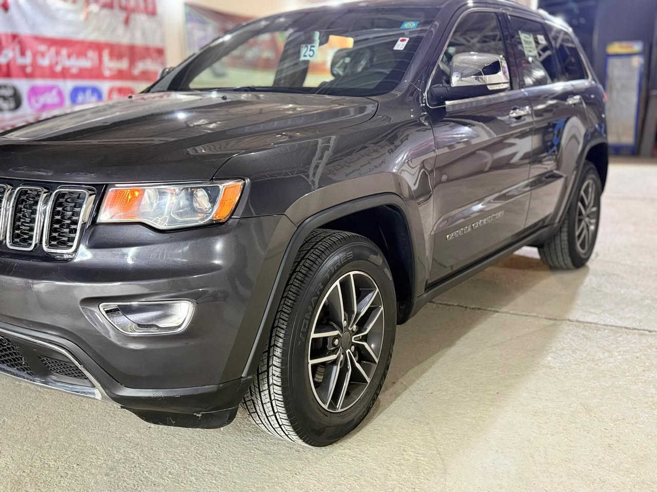 Jeep limited 2020
جيب لمتدد 2020 ماشية 80 الف 
مواصفات : 
-محرك 3600 
-بصمة تشغيل مع بصمة ابواب
-سلايد روف
-تشغيل عن بعد 
-كراسي جلد
-كراسي كهرباء ذاكرة
-كراسي امامي تدفئة تبريد الخلفي تدفئة
-كرسي خزن ميموري
-جنطة كهرباء
-شفتات ستيرن
-شاشة كبيرة مع كامرة خلفية
-حساسات حلفية
-مري كهرباء مع اشاير بالمري
-تحكمات ستيرن
-منظومة زينون عالي ناصي
تخم تاير جديد و صدر دبلات جديد ع ايدي بدون اي نقص و بدون صبغ فقط بارد مكانين بسيط ع كد اصبعين
‏السعر 225
***********
