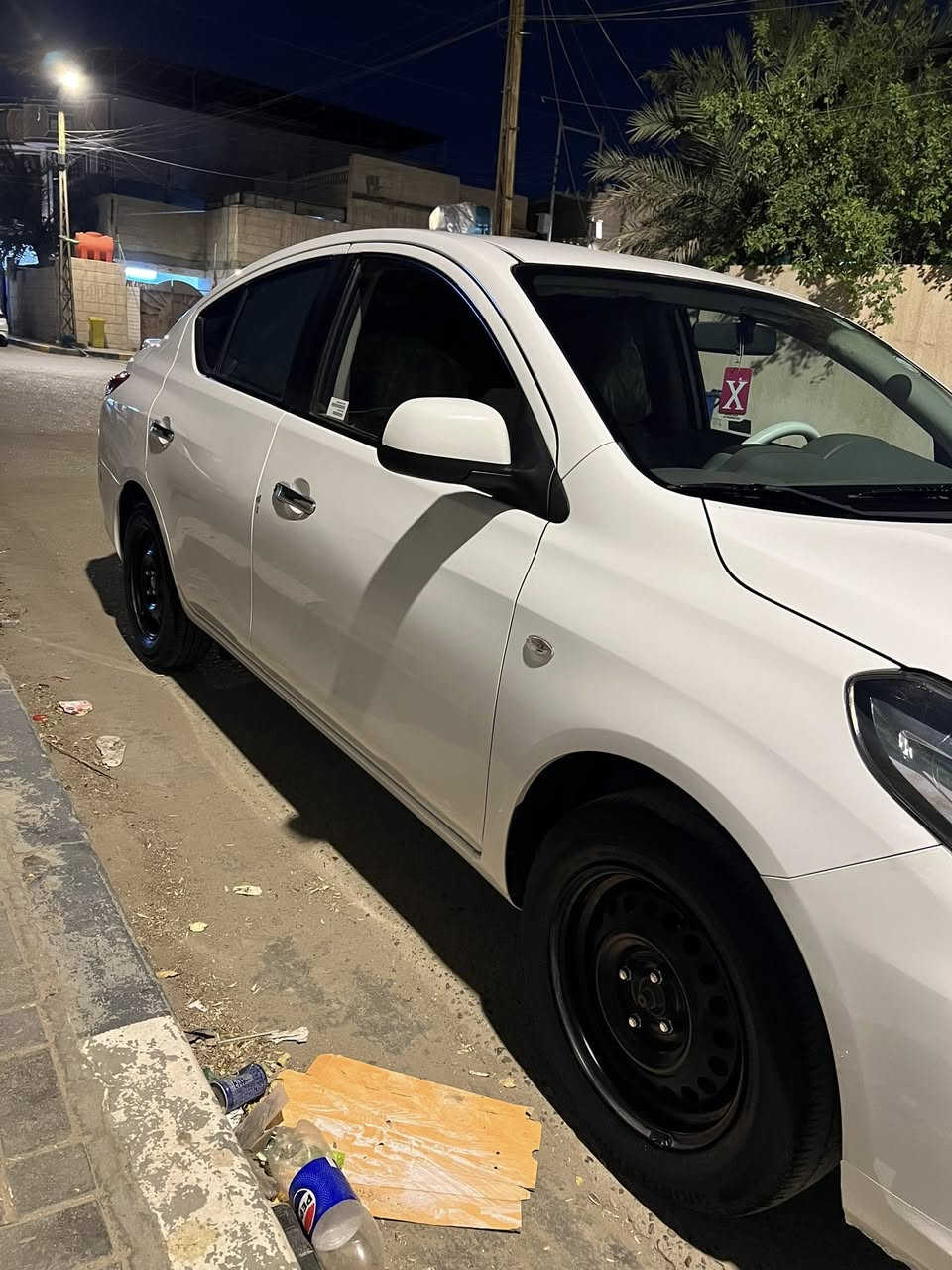 نيسان سني هندي 2024استخدم شخصي ماشيه 25 الف بيه فقط خسفه باب السايق الباقي كفاله سعر 120$رقم الهاتف ***********
