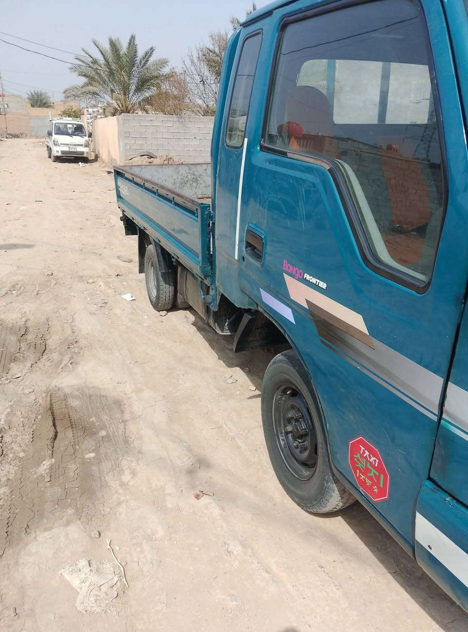 السلام عليكم كيا معروضه للبيع موديل 2001 رقم بغداد تحويل مباشر الثانويه لل 28 سعر 58.      عنوان واسط ***********
