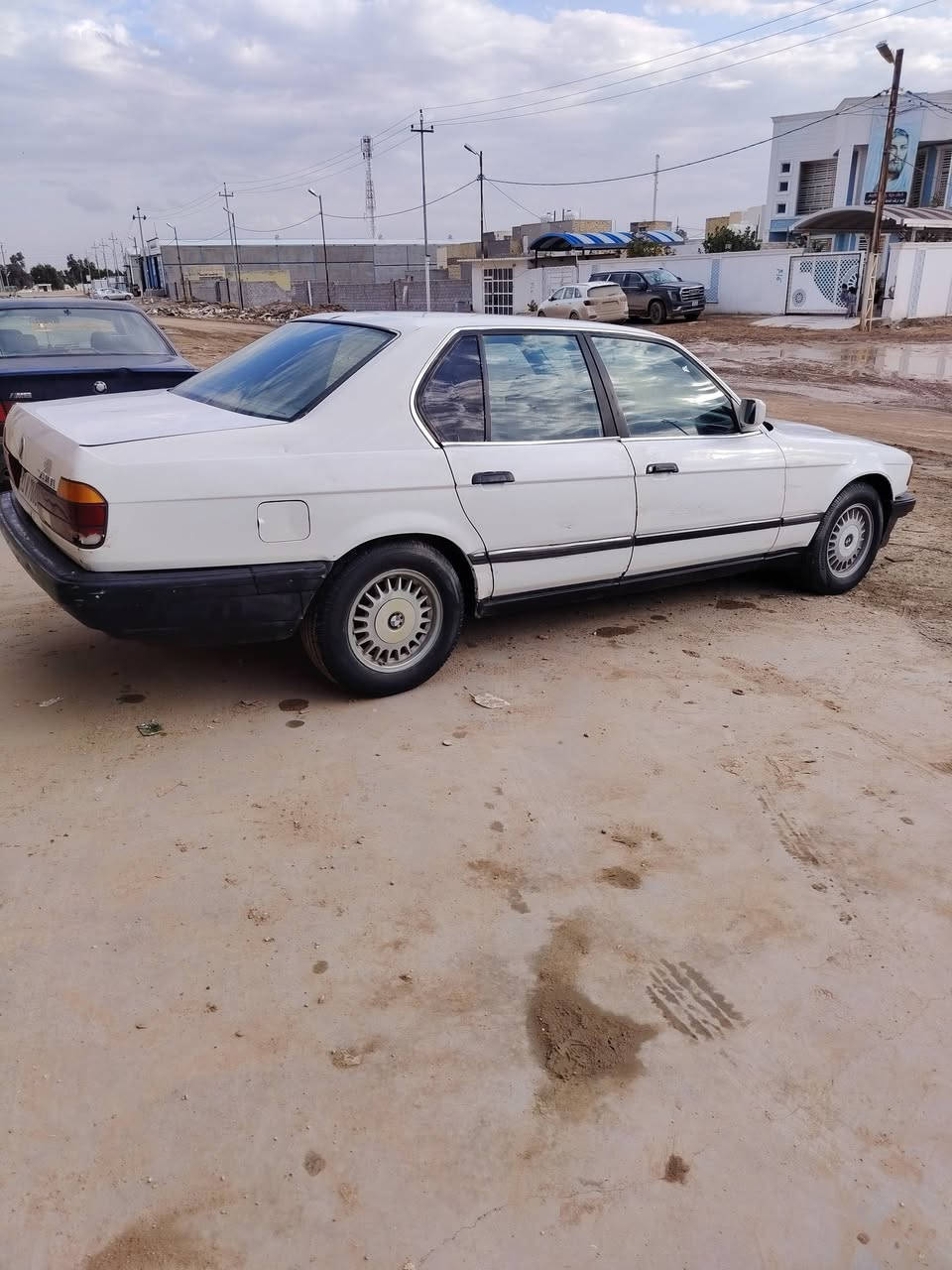 السلام عليكم بي ام 730 السياره باسمي تحويل مباشر كير محرك تبريد تخم تاير عالشرط مكان   السياره الديوانيه مركز المدينه السعر 38 الاستفسار اتصل على هذا الرقم ***********
