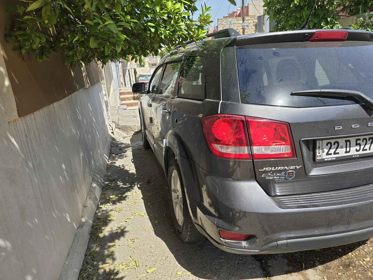 سيارة دوج جورني
اربعة سلندر 
ثلاث قطع تبريد 
موديل 2018 
ضررها مثل ما موضح في الصورة 
السيارة تحتوي على ٧ راكب 
رقم اربيل جديد
السعر 125 و بيها مجال 
للتواصل على هذا الرقم 
*********** موصل, نينوى
