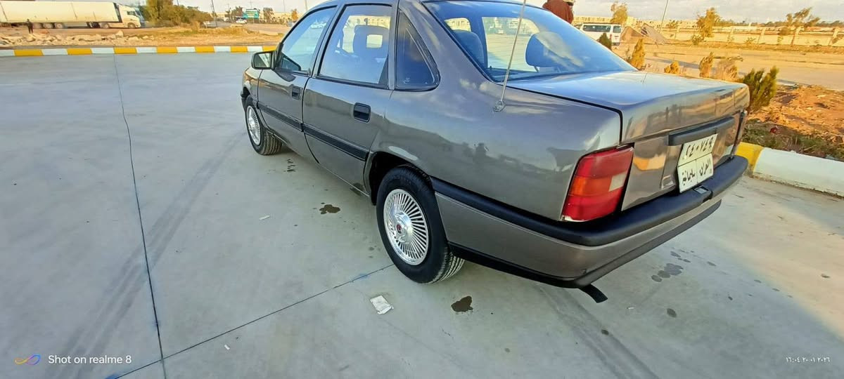 اوبل فكترا موديل1990 إسلاميت بدون ضربه سياره مابيها اي نواقص من دعاميه للدعاميه ابشرط تحويل وغرامات كير محرك ابشرط محرك 16 قايش عريض كير عادي مكينه لا صرف ولا بخار كهربائيات كلها شغال سعر 35 قفل  سياره مال بيت العنوان كلارر
***********
