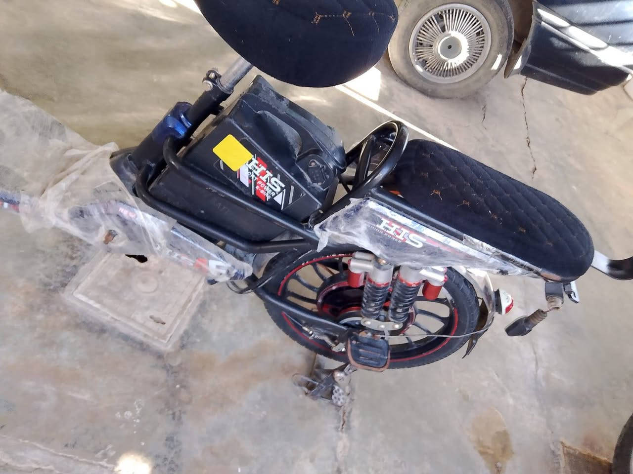 سلام عليكم 
للبيع بيسكل شحن فول نضيف مشاءالله 
سويج و بصمه تشغيل عن بعد بطريات شرط 
تايرات شرط نضيف سعر 250 بيها مجال للبيع او مراوس حسب القناعه مكاني كركوك هذا رقمي ***********
