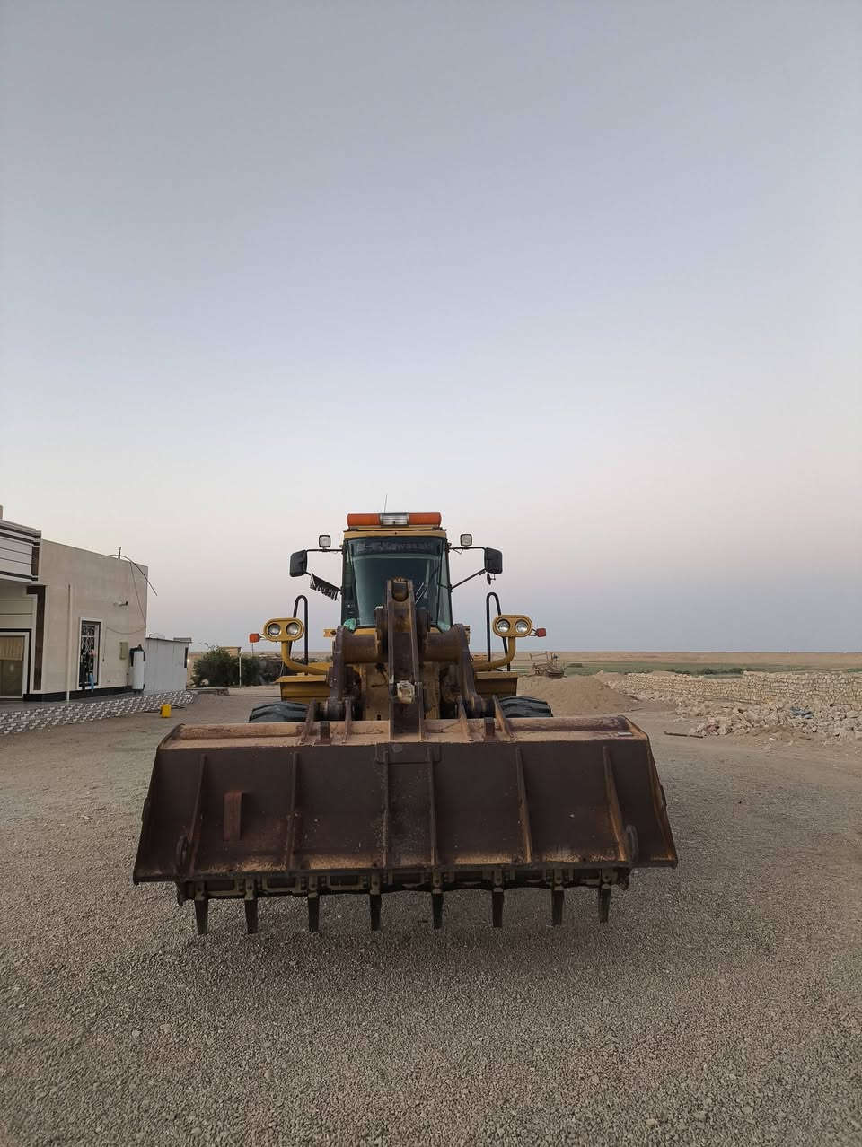 سلام عليكم شفل البيع حجم 85موديل 2002مكينه كله بلاديه عل شركه مكفول كافه عامه النعوان رمادي رقم الهاتف ***********
