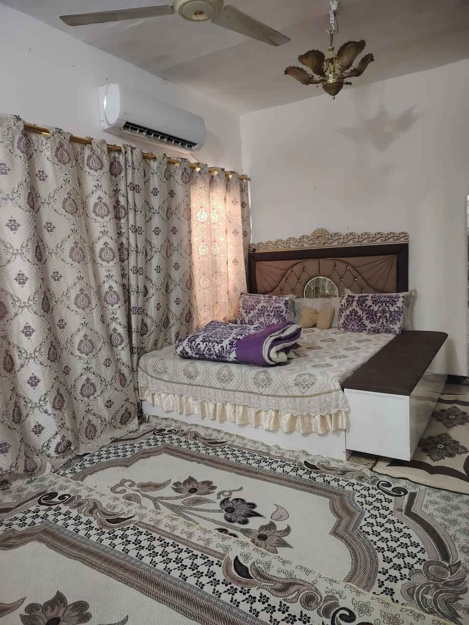 بيت ١٢٥ متر شارع ١٢ متر حي ميسان خلف شارع الشريط قريب شارع عوده
بناء شيلمان يحتوي على غرف عدد ٣ وصاله ومطبخ واستقبال وصحيات داخليه دخيلك وخارجه

السعر ١٣٥ وبي مجال
للاستفسار الاتصال ع رقم ***********
