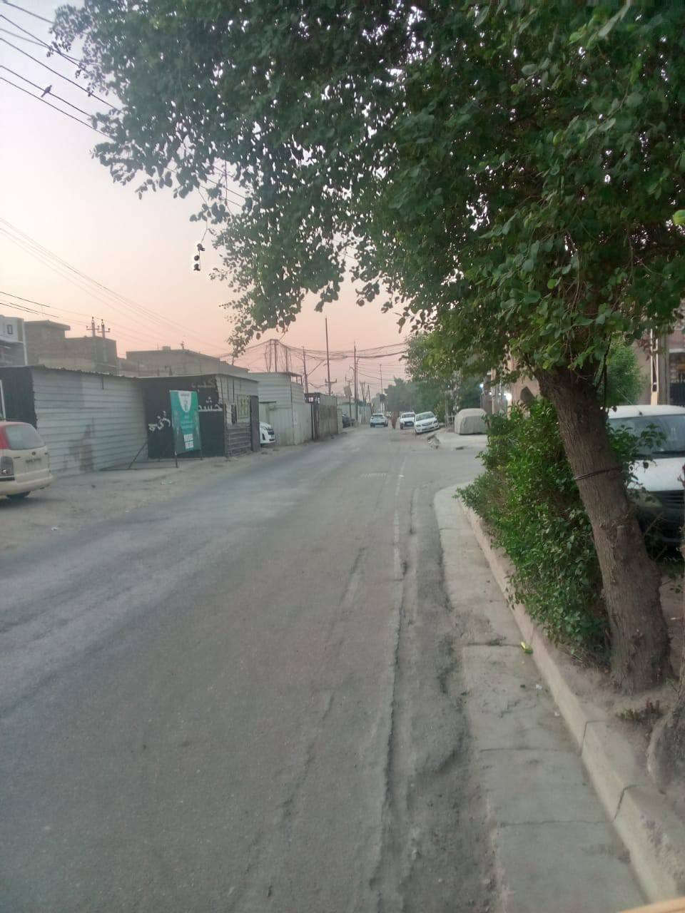 بيت طابو ملك صرف للبيع مساحة 287.5 م وكما موضح في الصور الواجهة  11.5 متر . النزال 25 متر موقع متميز بجانب الركن على شارع تجاري 40 متر سايدين يصلح بناية تجارية  مع توفر جميع الخدمات من مدارس ابتدائية ومتوسطة واعدادية وأسواق ومجمعات طبية وقريب على الشارع الرئيسي لنقل الركاب الموقع الشعب  حي عدن قرب مدرسة عمر المختار
الاتصال والتواصل على الرقم فقط 
***********
