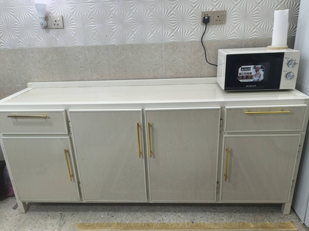 السلام عليكم غراض للبيع
الديوان ب200وبي مجال
الكاونترب175وبي مجال
الطباخ ب130وبي مجال 
الطبلات ب120وبيهن مجال
العنوان الاسكان شارع 32مقابل كلية المأمون ***********
