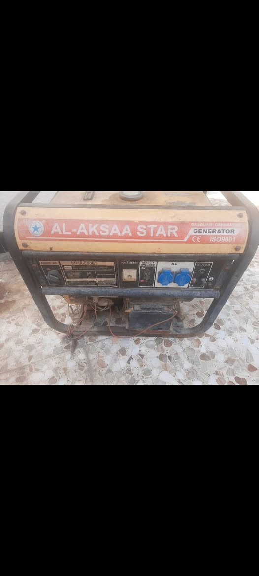 مولدة 5kv
20امبير 
نضيفه  سعر300وبيها مجال للشراي 
رقم***********
