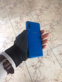 سامسونج A50 ١٢٨ • سامسونج A11 • نضيف