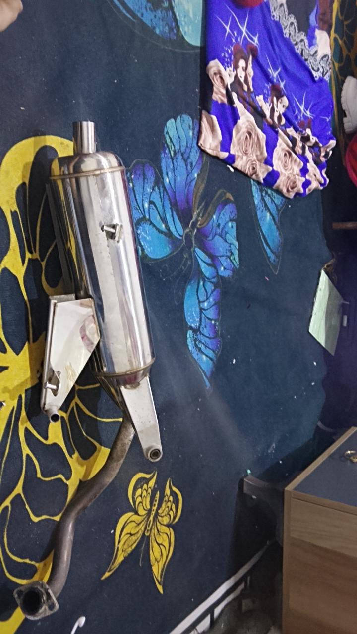 صلنصه رياضي مسخدمه شوي لا ملحومه ولا كسر ولا يش نضيفه سعره65 رقم التواصل***********
