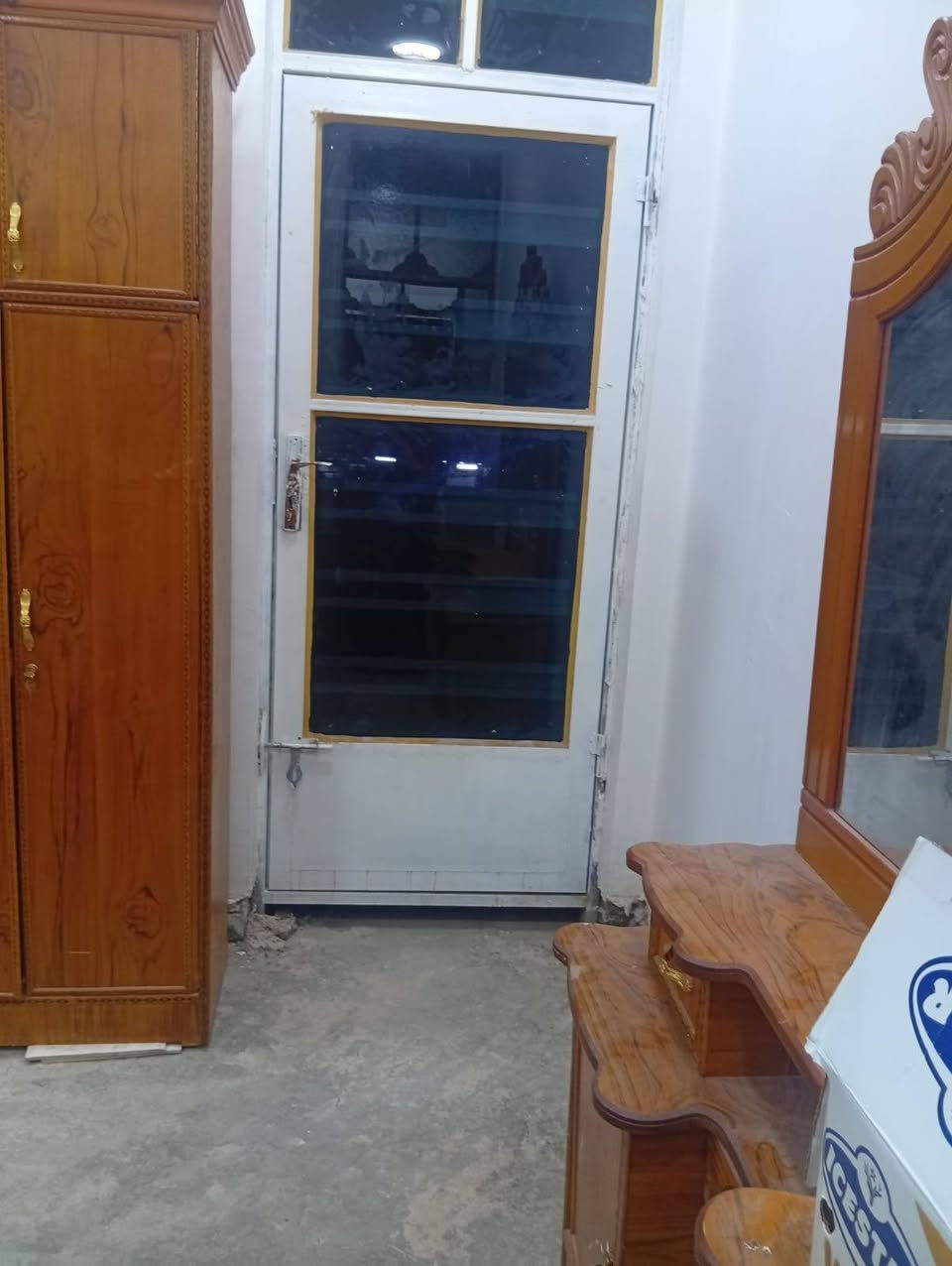 السلام عليكم بيت لبيع الضباط العبيدي يم سيد منذر 50
متر ***********
