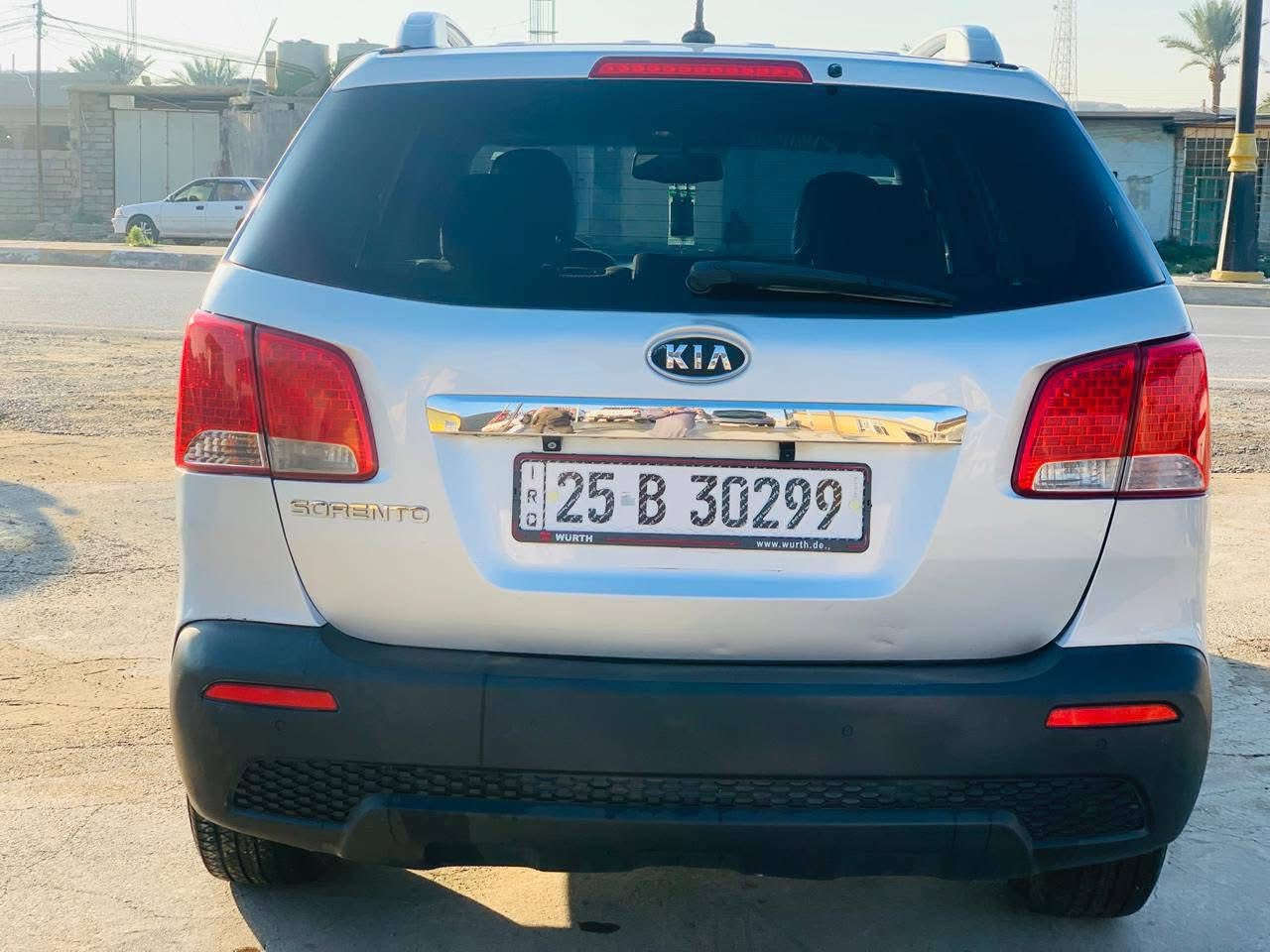 السلام عليكم سورنتو موديل 2011 للبيع محرك 4 سلندر 2400 كير محرك صدر تواير كلها شرط السياره بيها طخه خفيفه بالجاملغ الخلفي ومصبوغ وجاملغ امامي مبدل بدون دواخل شرط سنويه ل26 شرط التحويل رقم كركوك دولي صاحبها يمي  السعر 130 وبي مجال للأتصال *********** مكان السياره الشرقاط الحوريه البيع فقط نقد واذا مراوس يرهم
