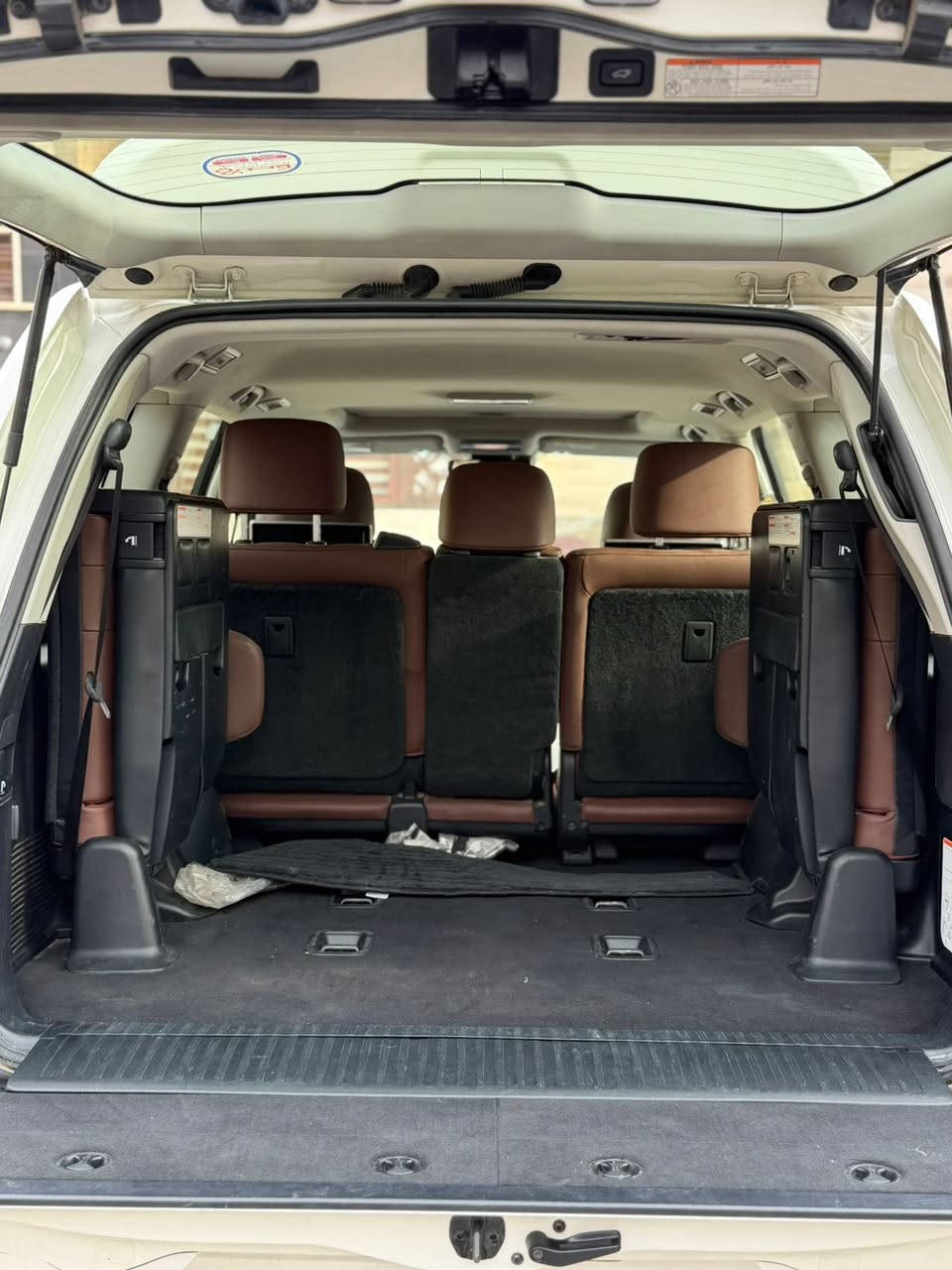 السلام عليكم

لاندكروزر موديل 2019 VXS
فل مواصفات
رقم بغداد باسم ميكنة
V8 سعة 5700

المواصفات:
 • فتحة سقف
 • بصمة تشغيل
 • شاشة
 • ميموري سيـت
 • ستاير كهرباء
 • تدفئة كشنات
 • 3 شاشات للركاب
 • 7 ركاب – أعلى فئة بالمواصفات

الممشى: 211 ألف كيلومتر
السيارة على إيدي من الزيرو، بدون أي نقص
جاهزة مجهزة بدون أي حادث أو كفالة

السعر المطلوب: 59,000 دولار وبيها مجال 
الموقع: بغداد – حي الجامعة

للاستفسار:
اركان – ***********
