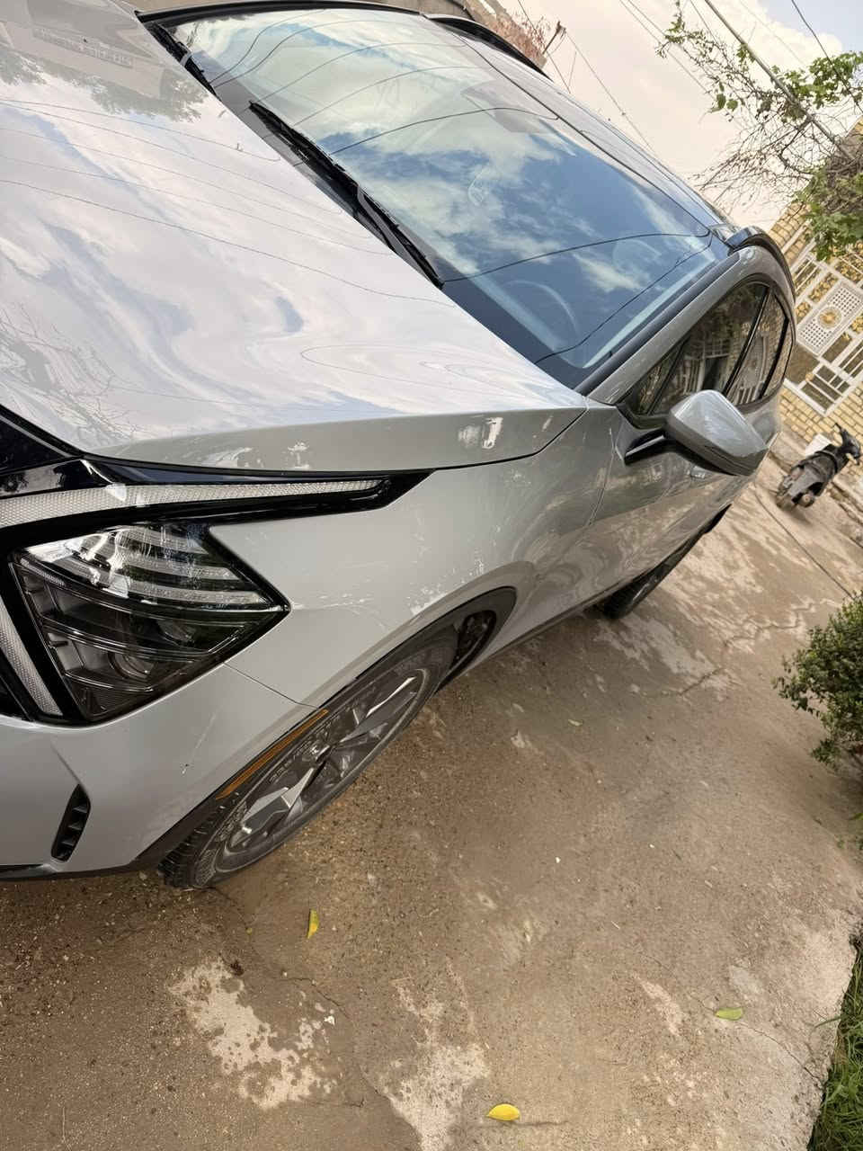 ***********
⸻

🚗 للبيع Kia Sportage 2024 (فئة SX)
 • الموديل: 2024
 • الفئة: SX فل كامل
 • السعر: 21,300 (قابل للتفاوض)
 • بدون رقم (لوحات)

✨ المواصفات:
 • محرك قوي واقتصادي
 • شاشة كبيرة + نظام ملاحة
 • كاميرات محيطية
 • حساسات أمامية وخلفية
 • فتحة سقف بانوراما
 • تشغيل بصمة + دخول ذكي
 • نظام أمان متكامل
