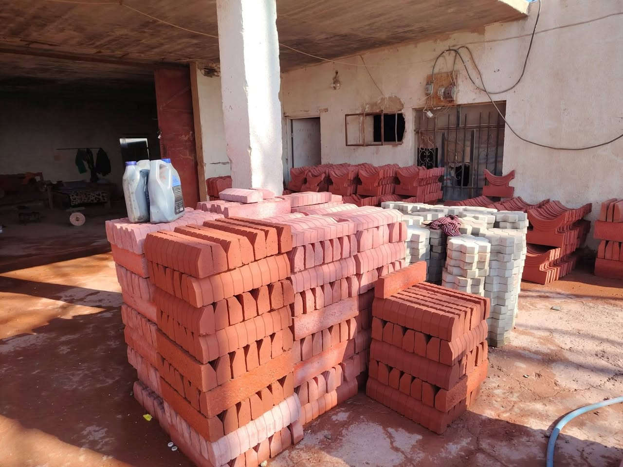 بدايت موسم الحدائق خلي حديقتك أجمل شي في بيتك بدايت موسم الحدائق يتوفر جميع لاينات الحدائق بأنواعها وبسعار مناسبه جدا اي قطعه ب1000دينار ويوجد خدمه توصيل وين ما تكون انته يجيك طلبك /عنوان المعمل العلم مقابيل شعبه الزراعه . بأداره ابو زهير الحمداني
للحجر اتصل علئ الارقام التاليه 
*********** عبدرشيد
***********ساري عبدالله
