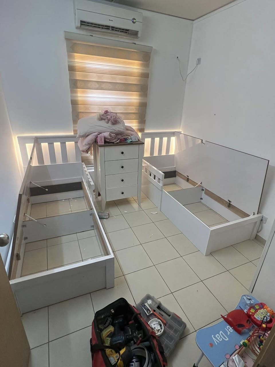 اله هالي مجمع بسمايه عروض 
سرير ابو نفر  سعره ١٣٠الف وي توصيل خشب تركي شرط متانه وقوه وضمان الستفسار *********** واتساب 
***********
