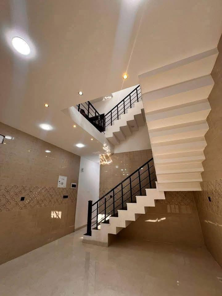 دار 100 م للبيع زيرو واجهة 5
يحتوي على 4 غرف نوم
 وصحيات عدد 2
بناء حديث درجة اولى واجهة مرمر 
حي الجهاد المخابرات مربع 300
للأستفسار *********** واتساب
