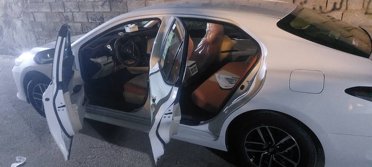 كامري اخت الزيروا LE بانزين هايبرد وكالة عبد اللطيف بأسمي من الوكالة موديل 24 ماشبة 18 k فقط تحويل مباشر بغداد
 محرك 4 سلندر 2.500 المرغوب مكفولة من كلشي عدا  بارد حك شبر مصلح بالجاملغ bdr الشراي يتصل او يدلل ***********
