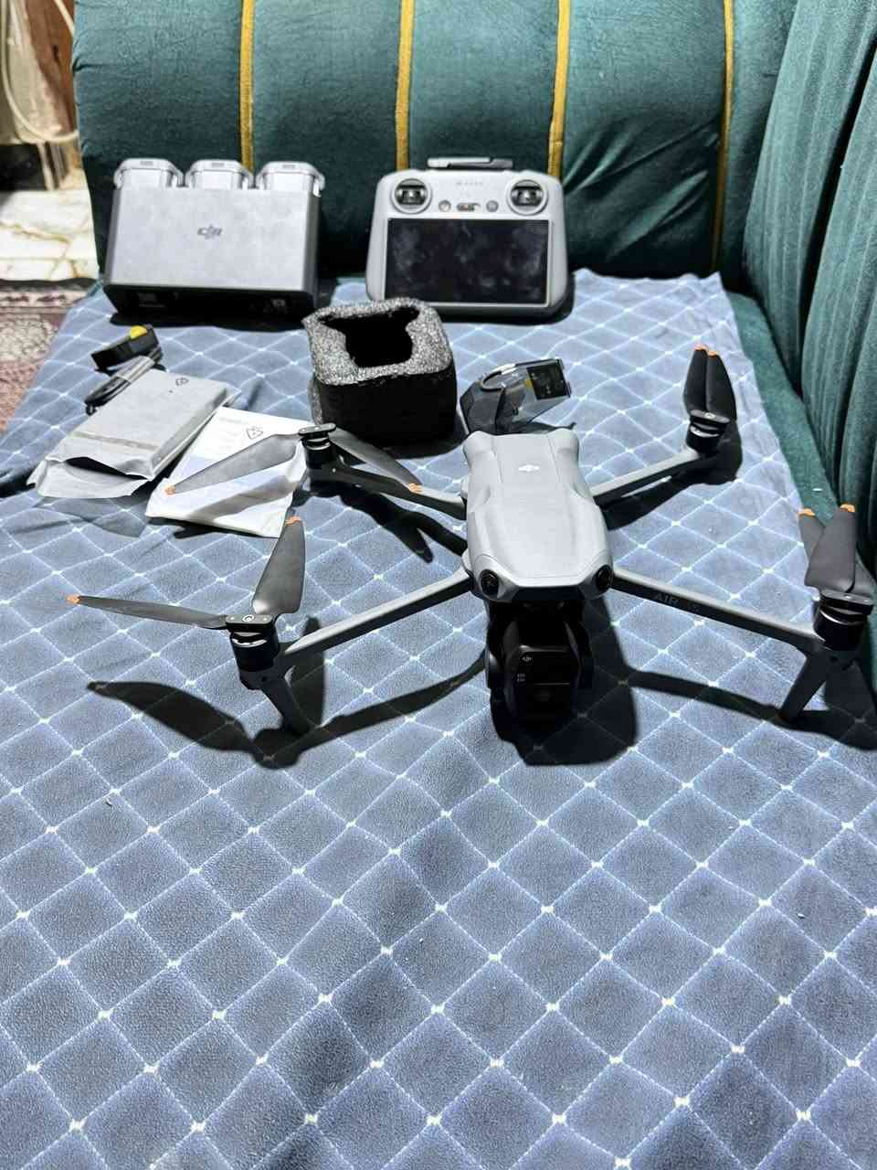 السلام عليكم  

للبيع مكاني جنينه 
DJI AIR 3S
***********
مبدل بيها ماطور فقط 
طايره ساعتين بس 
للعلم الجديده قله بلسوك 
سعرها ٢٧٥٠ الجديد 
محتاج ورد ابيع لا اكثر 
A
