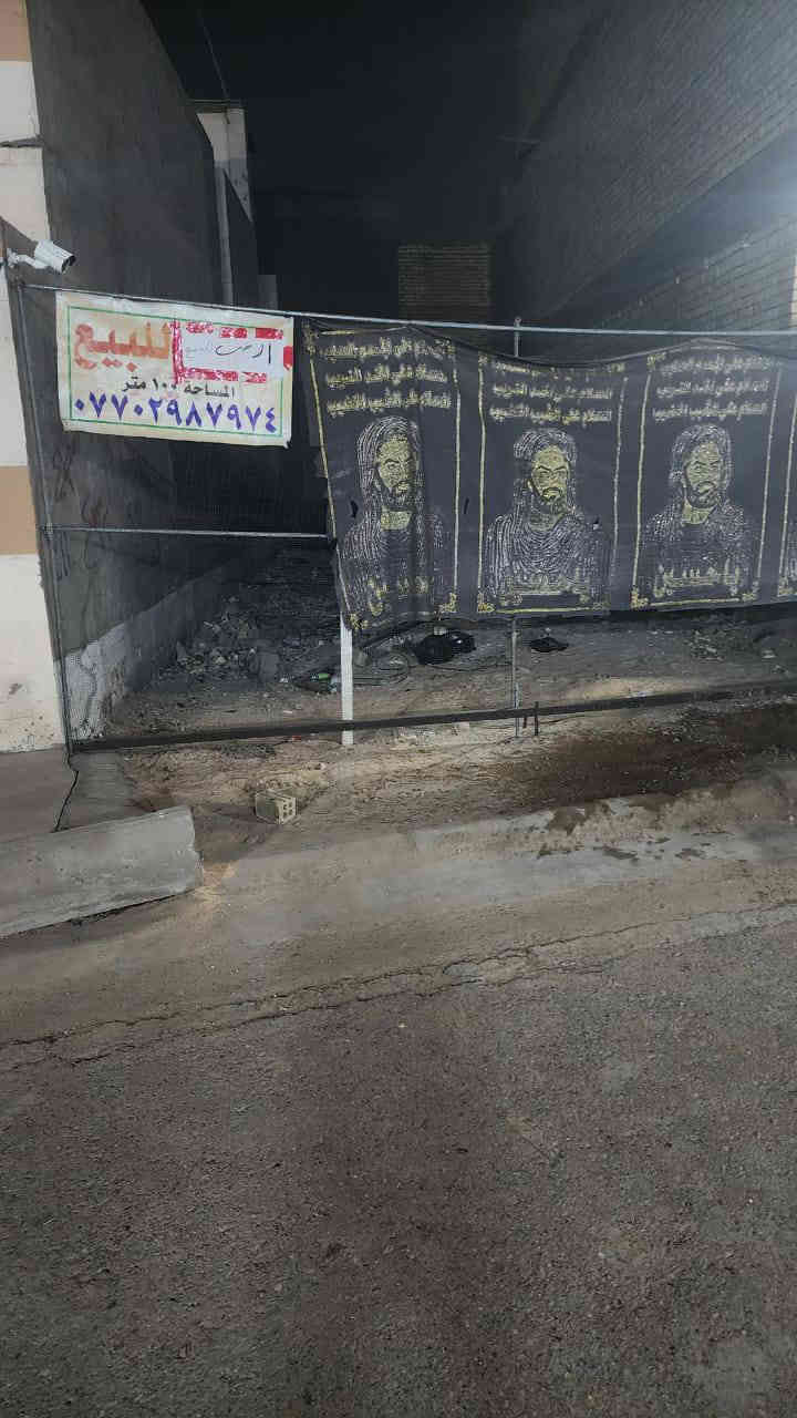 السلام عليكم ارض 100م 5×20 اربع شوارع شارع محمد البياتي تطلع بي كبل اول فرع على ايدك اليسار  تمشي مسافه ثاني فرع على ايدك اليمين السعر 65 وبيه مجال قليل اتصال *********** قليل اتصال
