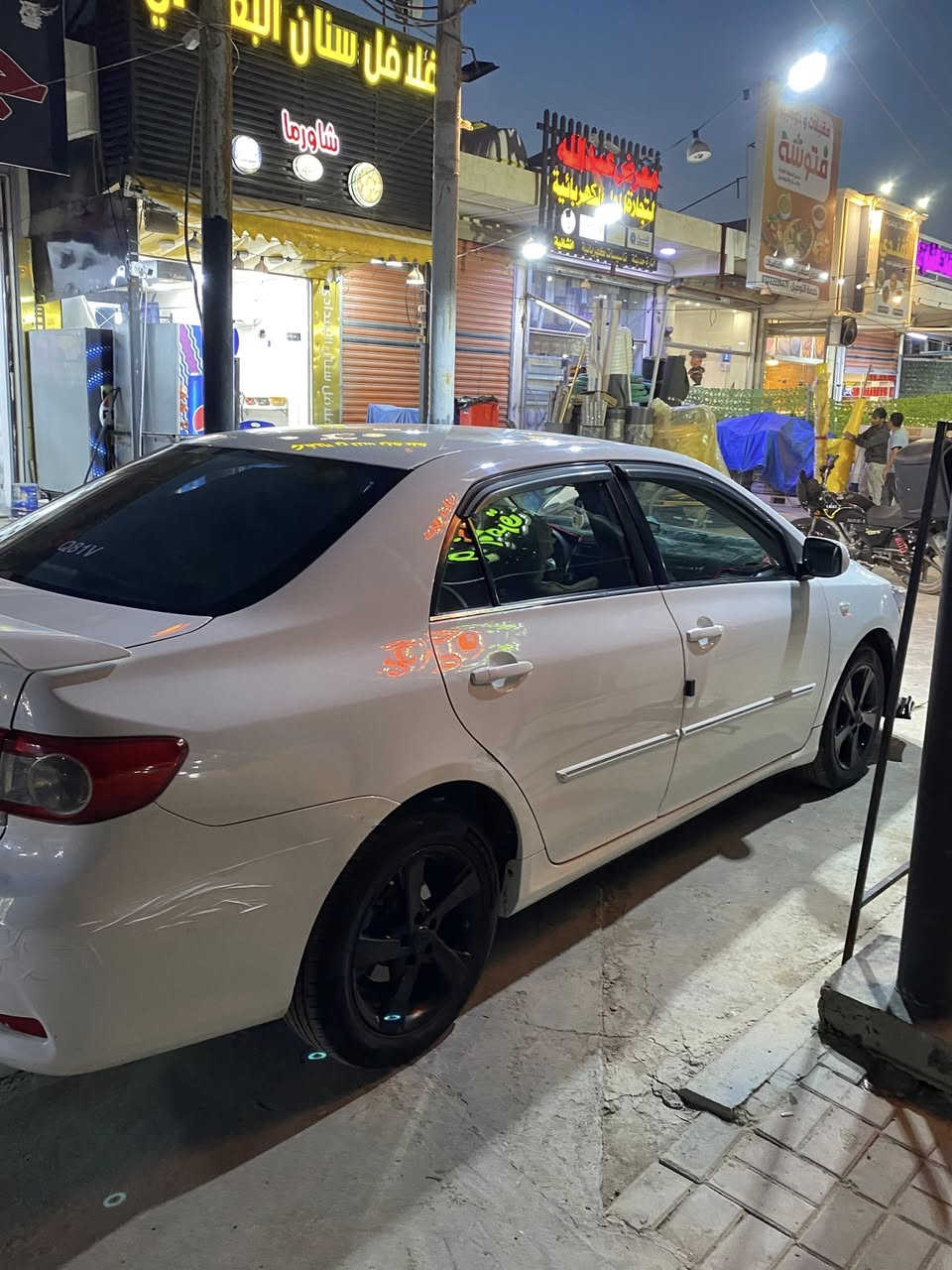 تحيه طيبه
كورلا موديل 2012 شركه عامه sas
السياره نضيفه بمعنى الكلمه بيها جاملغ تبديل اصلي نفس اللون فقط اثر طخه اما الباقي كفاله 
عليها اضافات 
شاشه اصليه تدعم اندرويد وكار بلي وحدها ماخذها ب ٢٥٠ الف ونشره دشبول متغير ؏ بلوتث 
لحيه اماميه ٤ قطع اصليه 
ورماش عالي ب ١٠٠ الف 
وعليها صبغ وياله وفجوج اصلي حراري ووياها بردات اصليه تعتيم ١٠٠٪؜ حته السكوبات تخم تاير جديد قبل سبوع شاده  للاتصال والاستفسار 
*********** واتساب فقط
