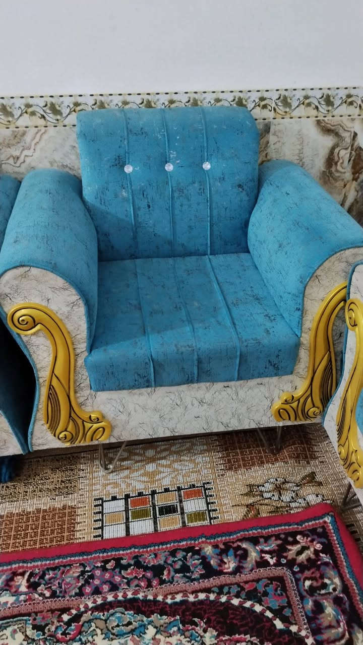 سلام عليكم اغراض للبيع كلمن وسعره عيني قنفات مقعدين ثلاث نفرات مقعد نفرين كراسي ثنين جربايه نفر بوفيه 6خانات طابقين 
كنتور بابين العنوان ناصرية مركز الاسكان الصناعي *********** متواجد وتساب وماسنجر
