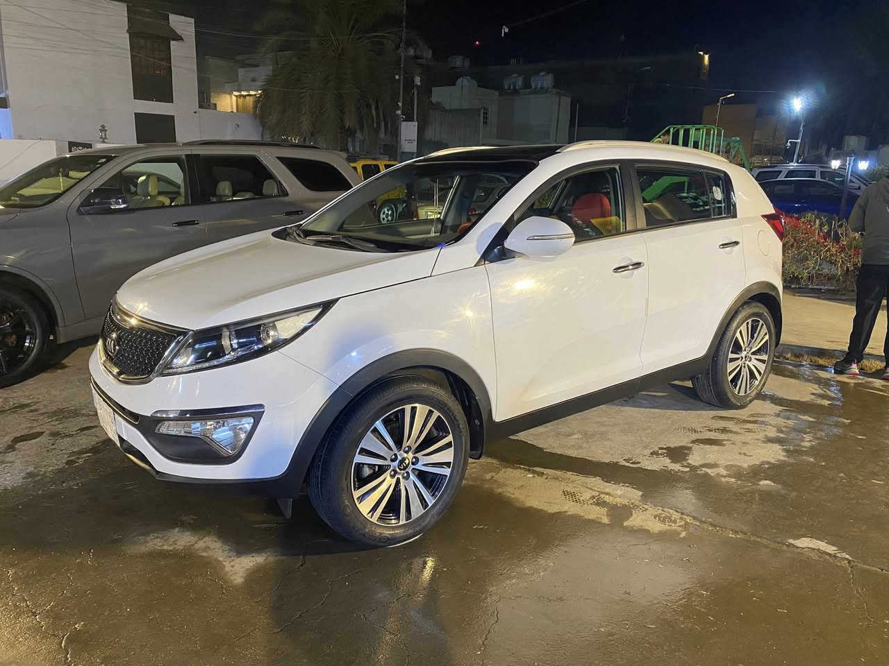 للبيع 🚘 كيا سبورتاج 2016 خليجي 

سيارة نظيفة جداً ، استعمال شخصي
ماشيه 53،000 الف فقط

 • 🏢 مكينة وكير برغي ما مفتوح بيها

 • 🛠️ حدادية 100% بدون أي حادث (رصعات وضربات خفيفه كلش )

 • 📄 السيارة باسمي

 • 📍 رقم بغداد

✨ المواصفات:

 • حساسات خلفية

كاميرا بالمرايا

 • كروز كنترول (تحكم بالسرعة)

 • تحكم استيرن جهتين

 • مرايا شفط

 • إشارات بالمرايا

 • ويل كروم

 • محرك 2000 
* 4 سلندر
بانوراما قطعتين

تايرات تخم جديد و الصدر كله مبدل من الشركه (موجوده وصولات)
التبريد ادامه كل سنه

📍 الموقع: بغداد - الدوره او زيونه

📞 للاتصال والاستفسار:

***********
