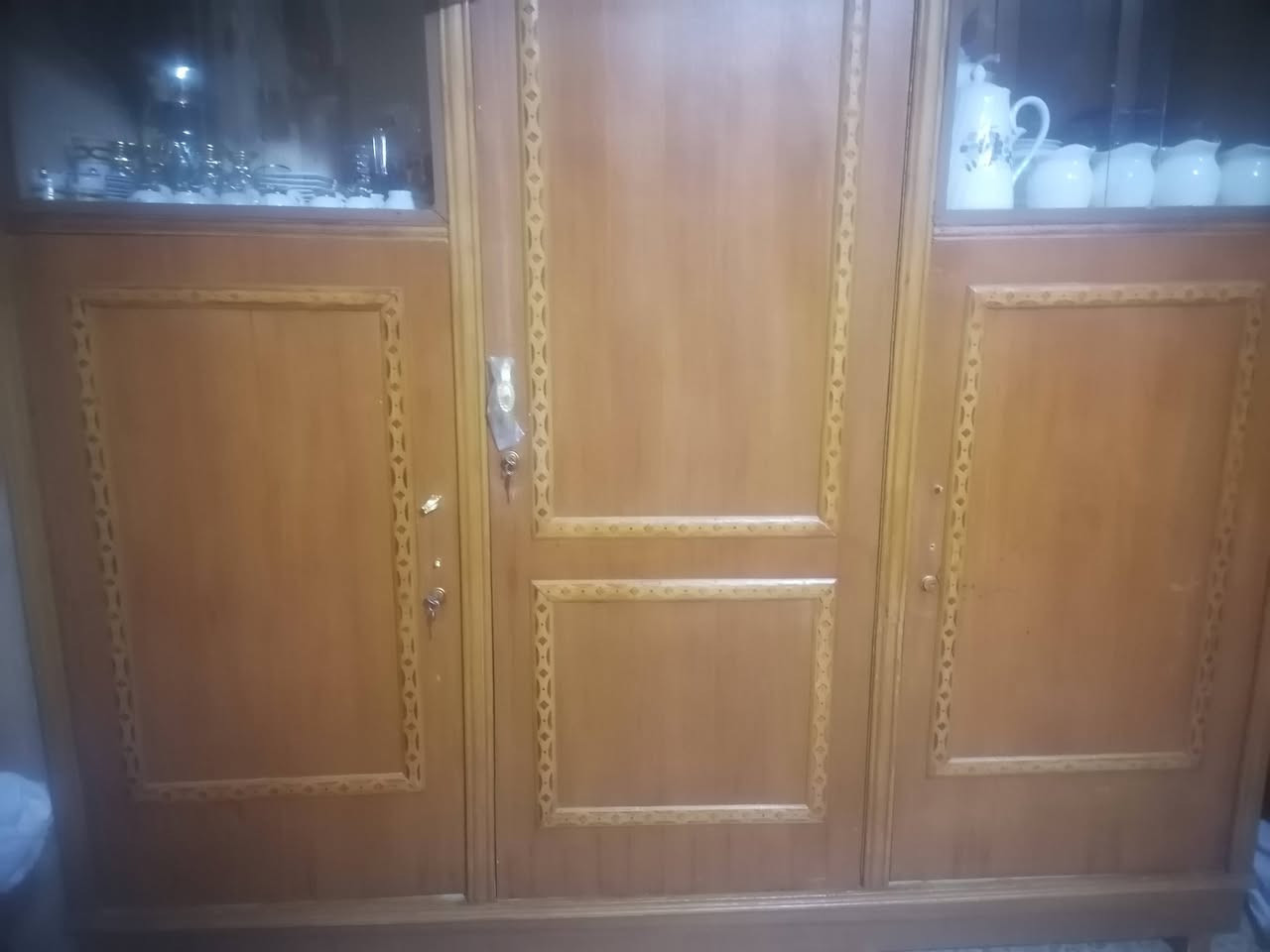 بوفيه للبيع السعر 225 وبيه مجال ***********

