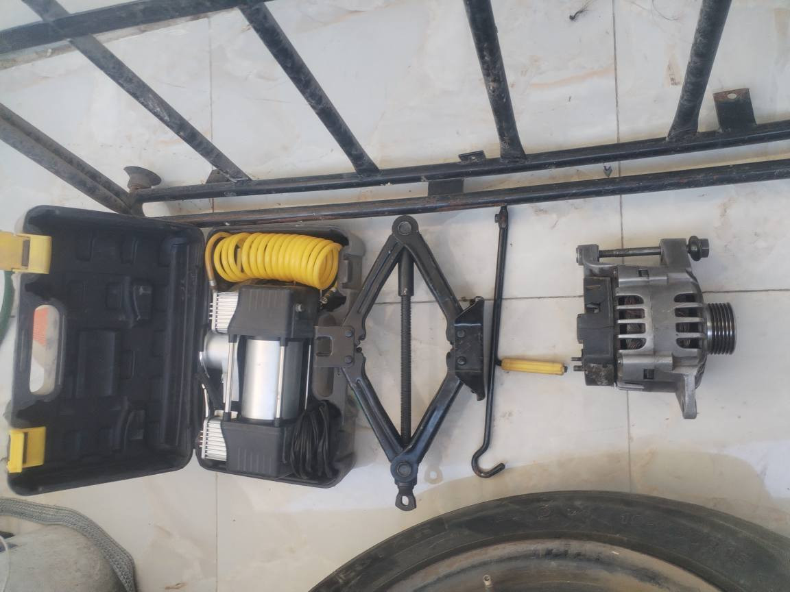 سيبايه تفصال مال بيجو مع منفاخ تايرات مع جك ياباني مع تاير سمند نضيف مع داينمو فحم ماعرف شبي للبيع قيم واخذ كلهن شلع كلهن شلع مابيع قطعه وحده قيم وتعال اخذهن *********** بغداد, العراق
