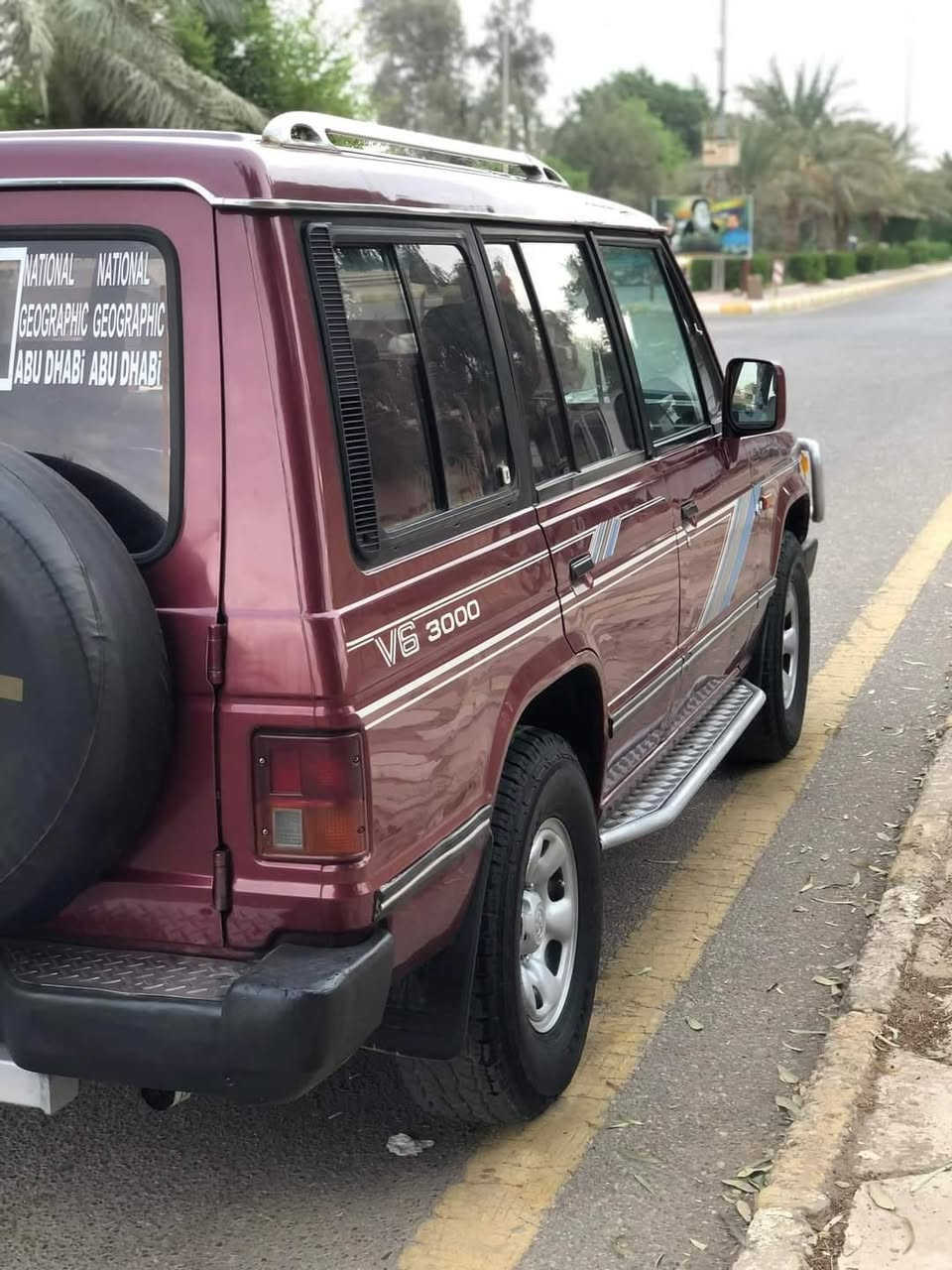 السلام عليكم للبيع فقط باجيرو موديل 1990 السيارة بدون حادث فقط جاملغ امامي بيه ضربه تكتك ومصلح فقط رقم اربيل سنويه منتهيه بدون غرامات مكينه كير ستاركس مفتوح 2700 كاز  بيه تبخير قليل هسه بادي بيه 7راكب شاشه دمامات خلفيه صوت مكانه العماره ميسان مركز المدينه سعر 62وبيه مجال  رقم الهاتف ***********
