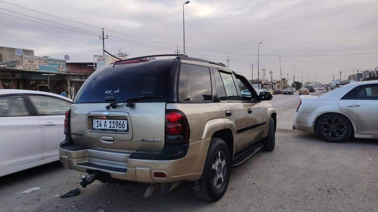 سلام عليكم بلايزر 2007 رقم بصره باسمي مكينه وكير وحداديه مكفولات سياره خليجيه لا صبغ ولا ضربه تبريد ومثبت سرعه شغالات كله جديد كير ومكينه وتبريد سياره تعبت عليه***********
