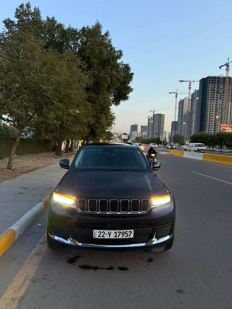 السلام عليكم 
للبيع جيب لاريدو موديل 2023
محرك 3600 V6
رقم اربيل ( سنوية جديدة + هزة جديدة )
ماشية 15 الف وقابلة للزيادة
مواصفات السيارة
* كير ماوس 
* تشغيل عن بعد
* ردارات جانبية
* رادار امامي
* رادار خلفي
* حساسات خلفية
* توقف ذاتي
* كاميرا دوارة
* نقاط عمياء
* تحديد مسار
* قيادة شبه ذاتية
* كروس سرعه
* سايد بريك بصمة (كهرباء)
* ويل 20 
* شاحن لاسلكي
* ابل كار بلي
* كشن كهرباء
* هيترات بلكشن
* هيتر بالستيرن
* كشن خلفي منفصل Vip
* تبريد 3 قطع 
* صندوك كهرباء
* لايت زينون بلادي
السيارة حادث جانبي قطعتين طبغ فقط 
ايرباك بردة فقط
مكان السيارة بغداد الصرافية
السعر 28,300 وبيها مجال 
للأستفسار *********** حجي مهدي الاسدي بغداد, العراق
