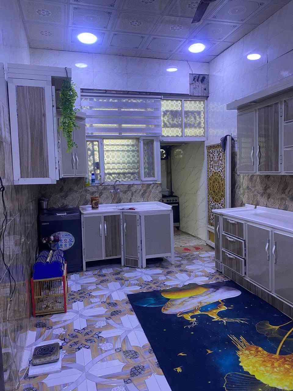 سلام عليكم بيت مساحة ٢٥٠ م زراعي عقد
العنوان البصرة الزبير حي الاندلس يبعد عن الشارع العام ٣٠٠ متر
يتكون من٢ غرف منام 
وصاله وموزع وديوان ومطبخ وصحيات 
السعر ٨٥ قابل للتفاوض 
لباقي التفاصيل تواصل 
***********
