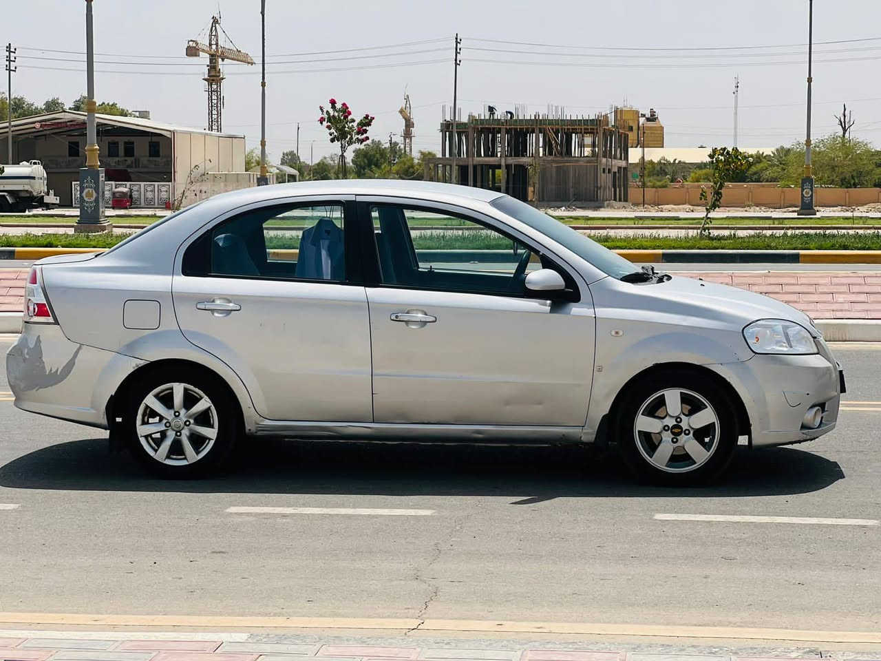 السلام عليكم ورحمة الله وبركاته. 
افيو رقم كربلاء كير مكية حدادية خير من اللة تخم تاير جديد تبريد تدفئة كلة شغال تحويل مباشر سيارة بسمي بيها جاملغ خلفي جهة السايق والباب السعر 65$المكان كربلاء 
رقم الموبايل ***********
***********
