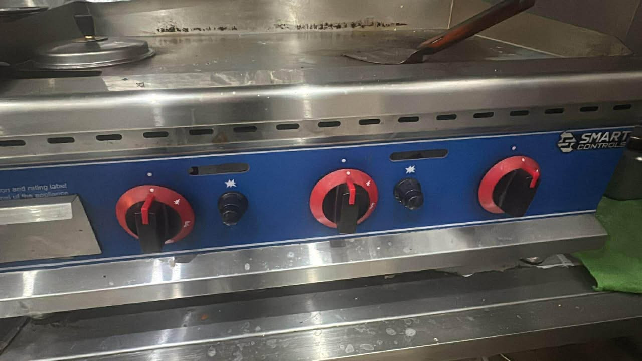 قلايه وكرل نظيفات جداً للبيع ***********
