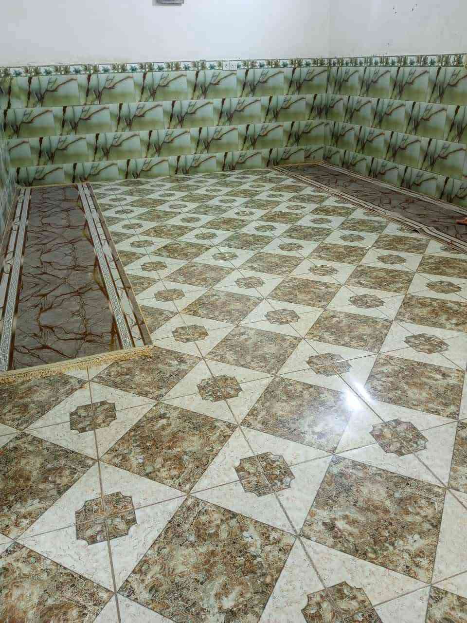 مشتملات عدد اثنين للبيع مساحة كل واحد ١٨٠م حي الحريه الأول شارع ١٥م ركن  قرب المدرسه فتية الحق قريب على الشارع التبليط مسافة ٥٠م  ينباع اثنينهن او واحد يحتوي كل واحد على غرفتين نوم غرفه فوك وغرفه جوه صاله استقبال مطبخ كامل من كل النواحي ميحتاج اي شي الأساس صب البناء طابوق السقف صب تجي وتشوف بعينك للاستفسار الاتصال على الرقم ***********
