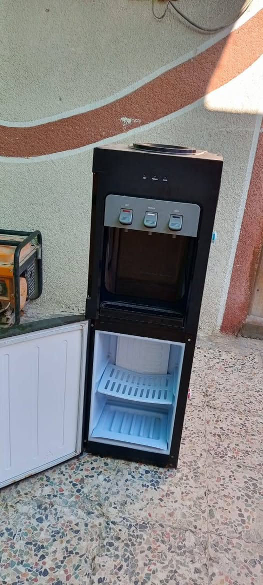 براد للبيع شغال حار بارد وبي ثلاجه العنوان بصره حيانيه دور الشرطه السعر 65 رقم الهاتف***********
