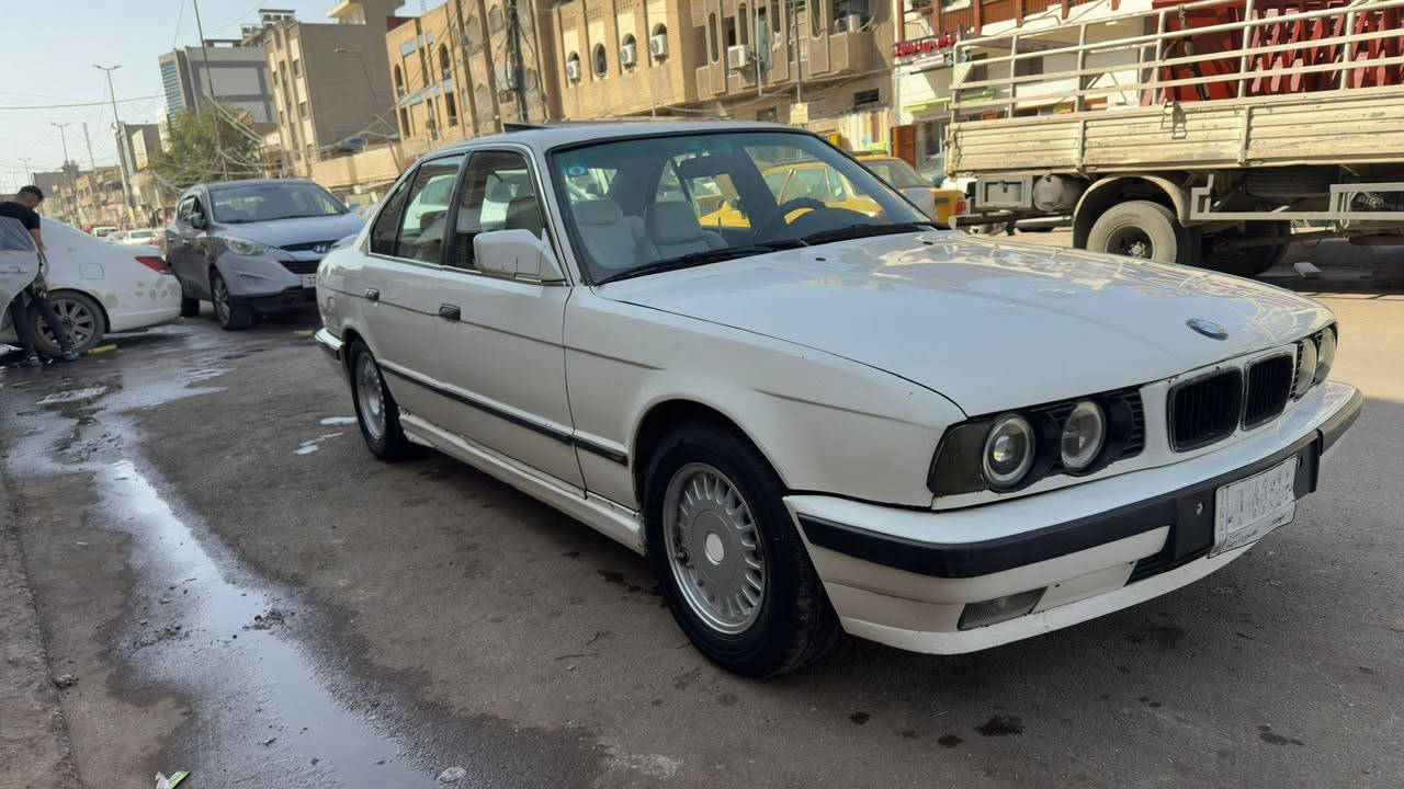 السلام عليكم
بي ام 525 بلاد للبيع

السياره موديل 1991 

كير عادي محرك جدد السياره بدون ضربه مصبوغه عام مكفوله من الضربه والكصه جام كهرباء سلايت شغال تبريد شغال داخل ابيض السياره جاهزه باسمي رقم بغداد للبيع فقط السعر 45 وبيها مجال 

الرقم ***********
