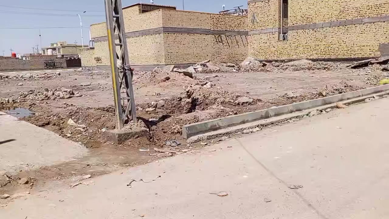 على بركت الله
قطعه طابو صرف للبيع 
المساحة 160متر  ركن ع شارعين 
وجه 8ونزال 20 متر 
صوب بني ركاب 
قريب على بيت سيد كاظم 
مكان كلش حلو 
***********
