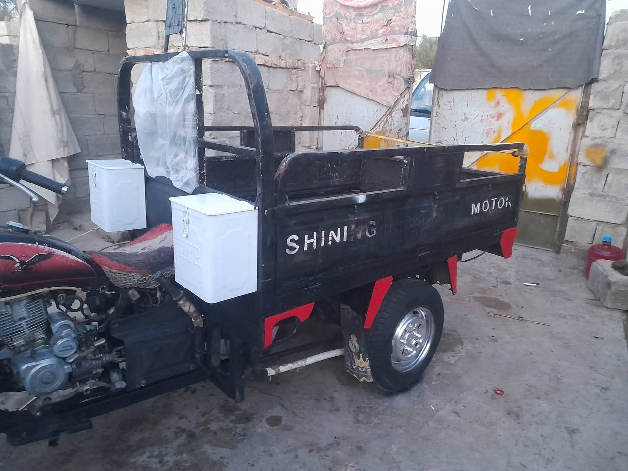 ستوته مديل ١٨ بلادي كهربائيات شغاله محرك نظيف دبكات جدد شادهن السعر ٨٠٠ وبيه مجال الرقم ***********.
