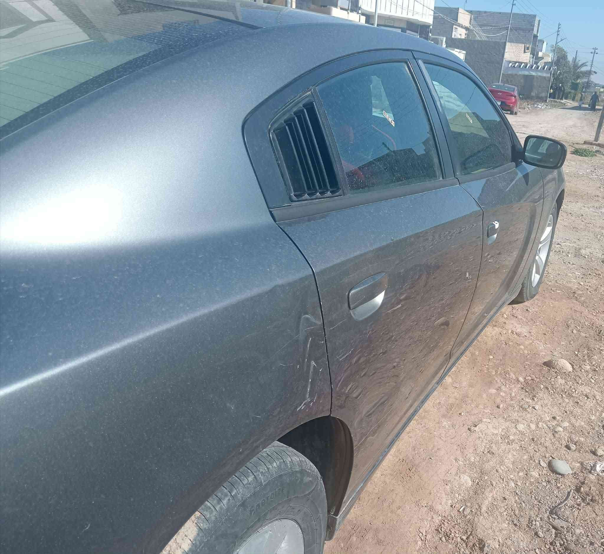 السلام عليكم للبيع جارجر موديل 2011 رقم بغداد السياره داخله كلين مكفوله عدى بارد بالچاملغ والباب كد شبر والباقي مكفول
السياره مكينه كير حداديه اماميه خلفيه جديد 
عبوه جديده + مساعد جديد
  تخم تاير كله جديد السياره عليه ادامه كامله ما بيه نقص برغي 
تدفئه تبريد بلاد شركه 
مكان السياره ديالى 
السعر 145$ وبيه مجال
للاتصال ‏‪0781 049 4889‬‏
